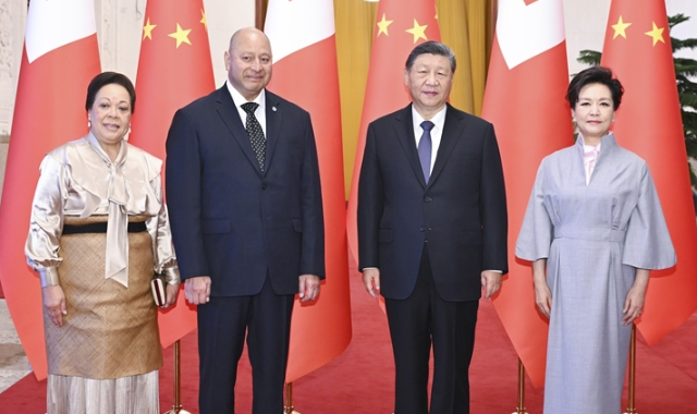 习近平会见汤加国王图普六世