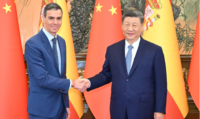 习近平会见西班牙首相桑切斯
