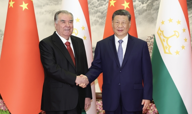习近平同塔吉克斯坦总统拉赫蒙会谈