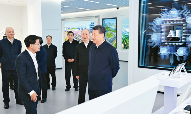 习近平：前瞻布局和发展未来产业