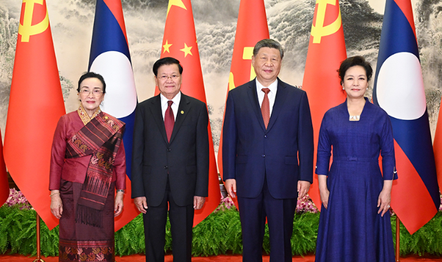 习近平同老挝人民革命党中央总书记、国家主席通伦举行会谈