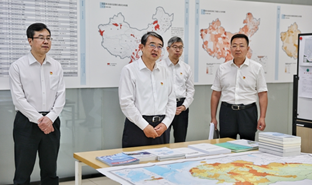 张成中到国家减灾中心调研并参加所在党支部联学联建活动